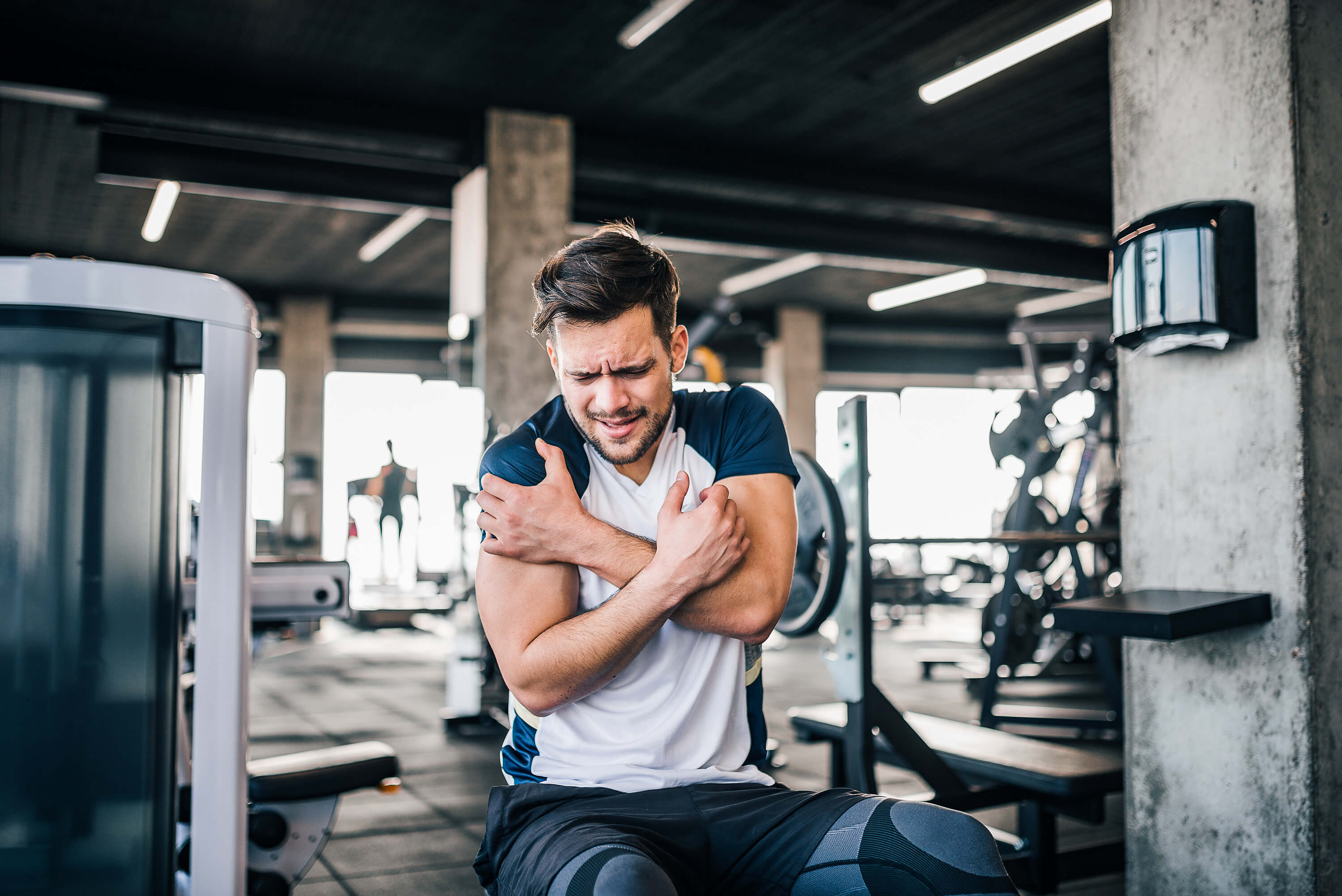 muž - bolest ramene, zranění 