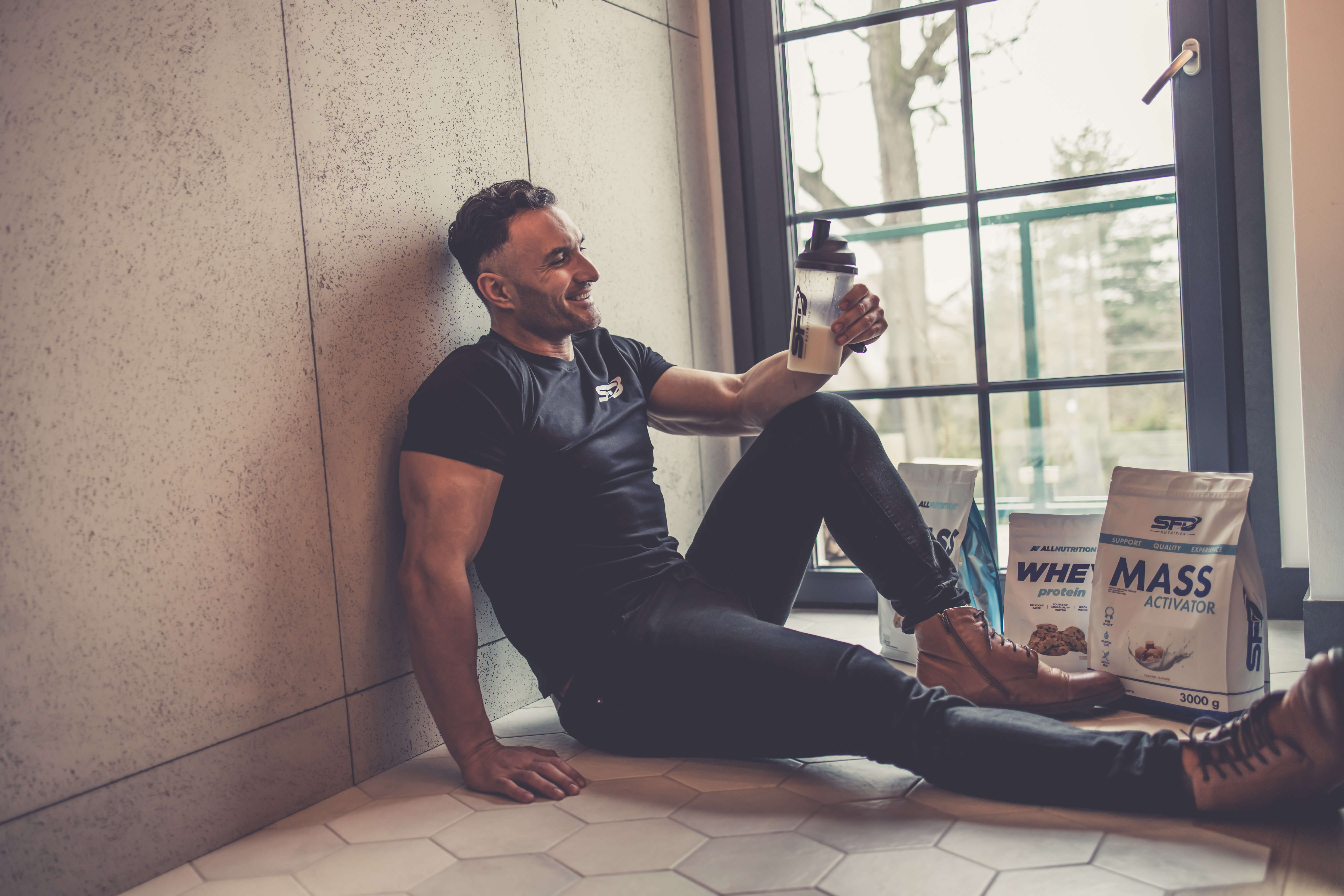 muž s doplňkem sacharydu a bílkovin