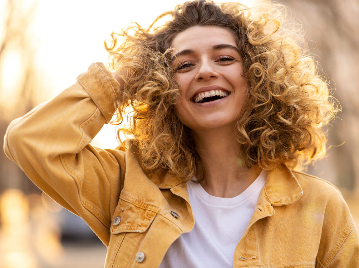 usmívající se žena