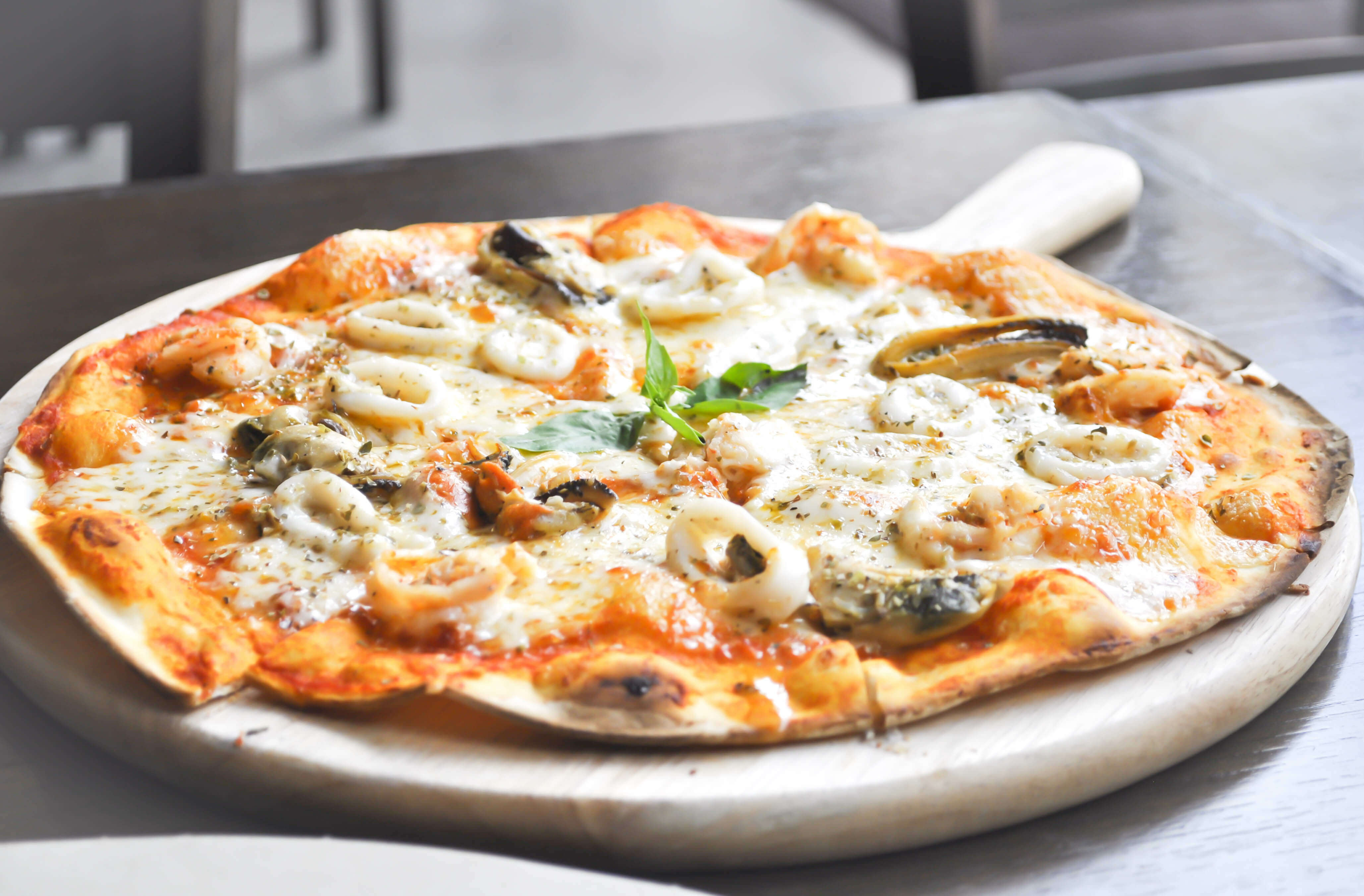 pizza s tenkou kůrkou 