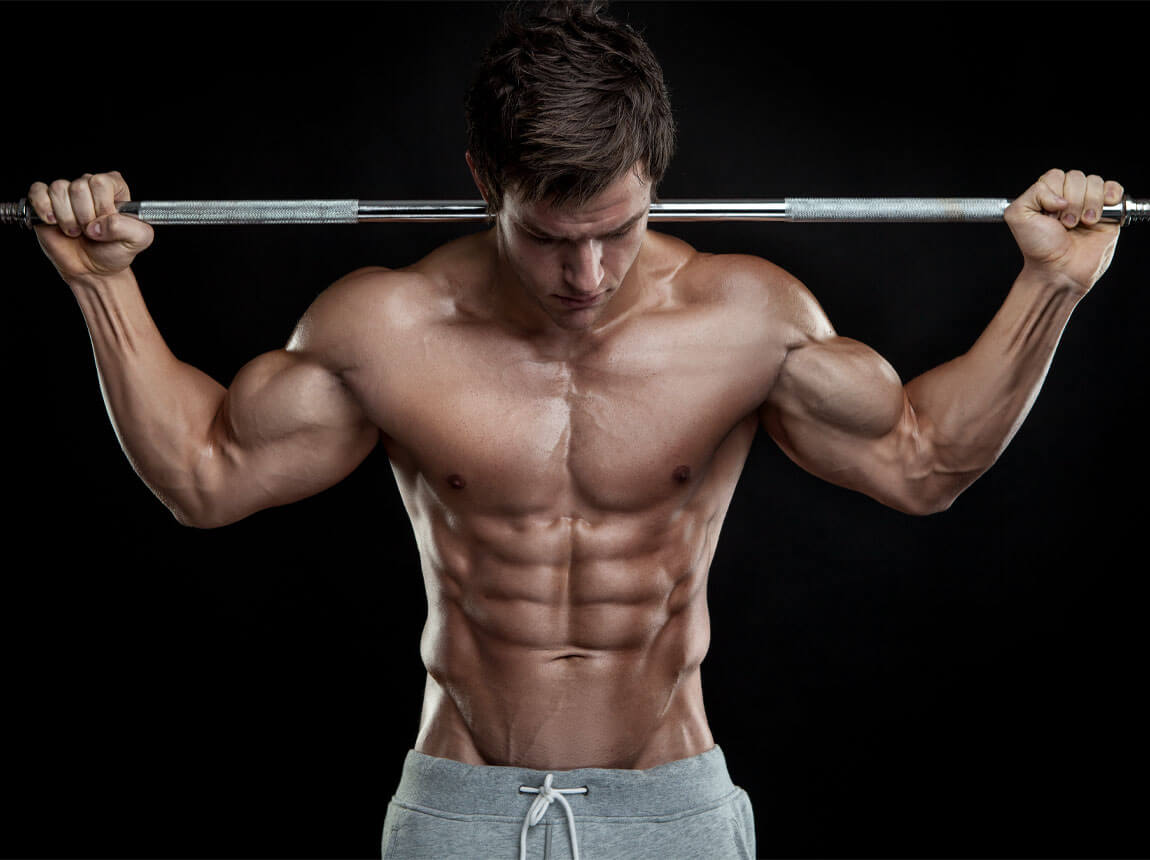 muž - silový trénink pro vypracování postavy