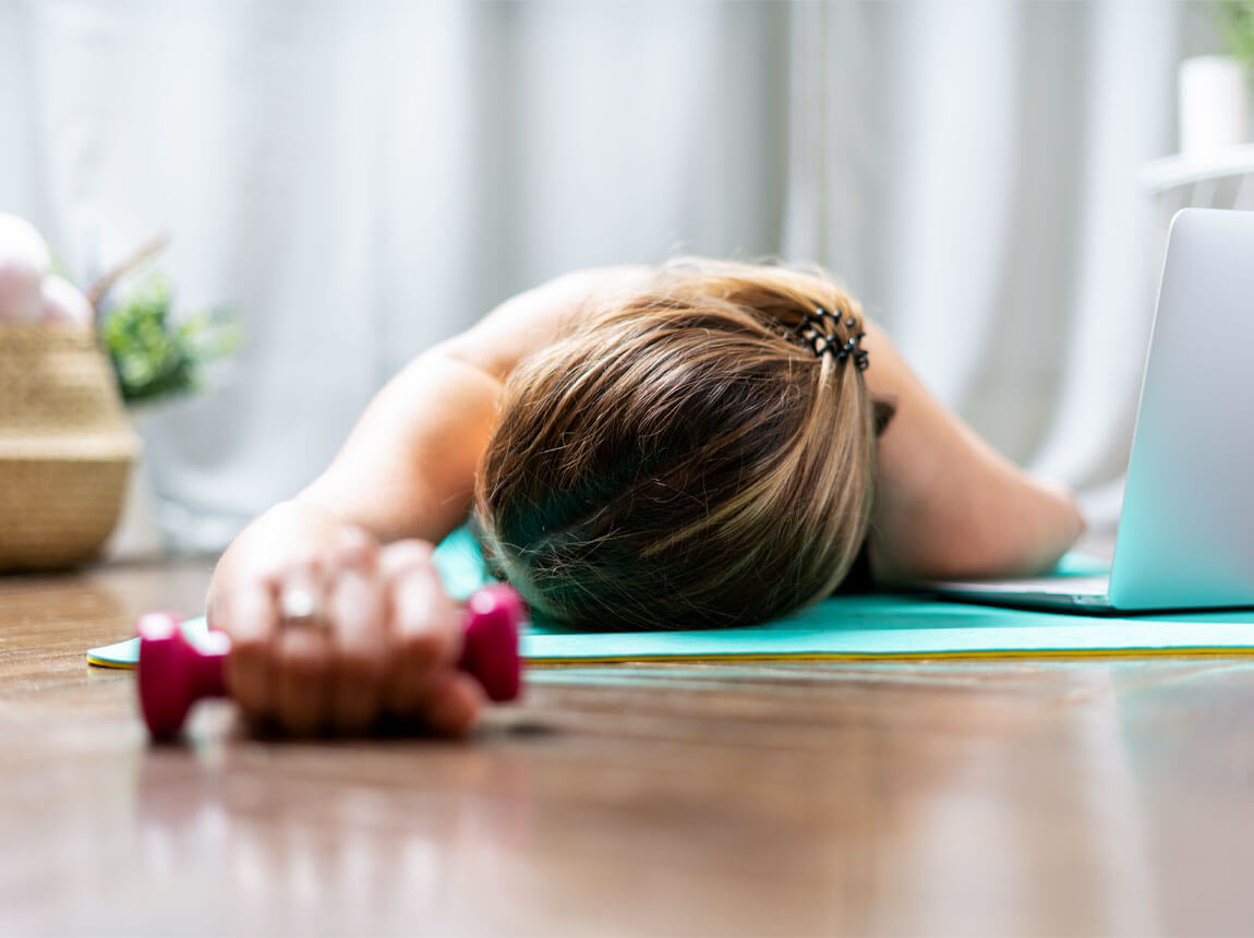 žena – únava po tréninku, ospalost