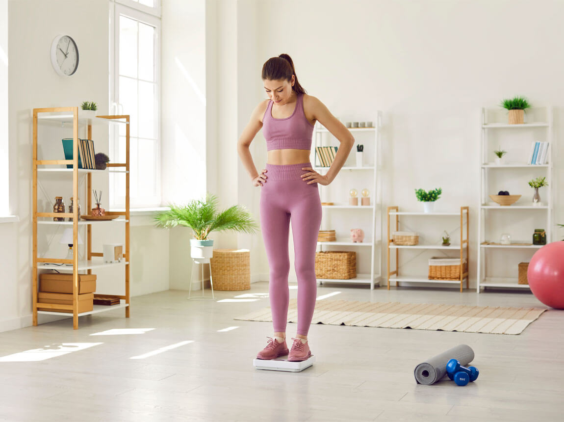 žena na váze - hubnutí 