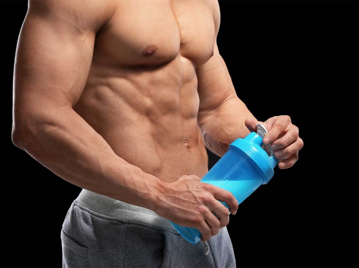 muž s proteinov&yacute;m doplňkem