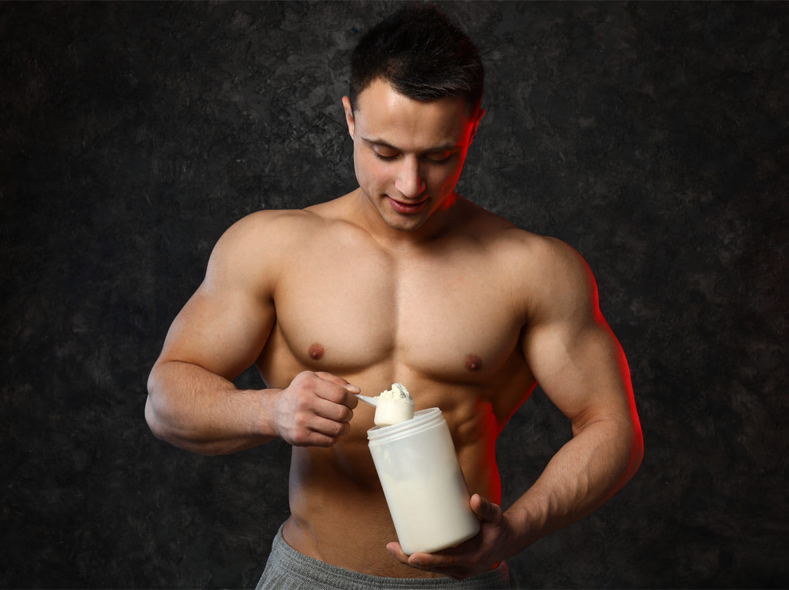 muž s proteinovým doplňkem 