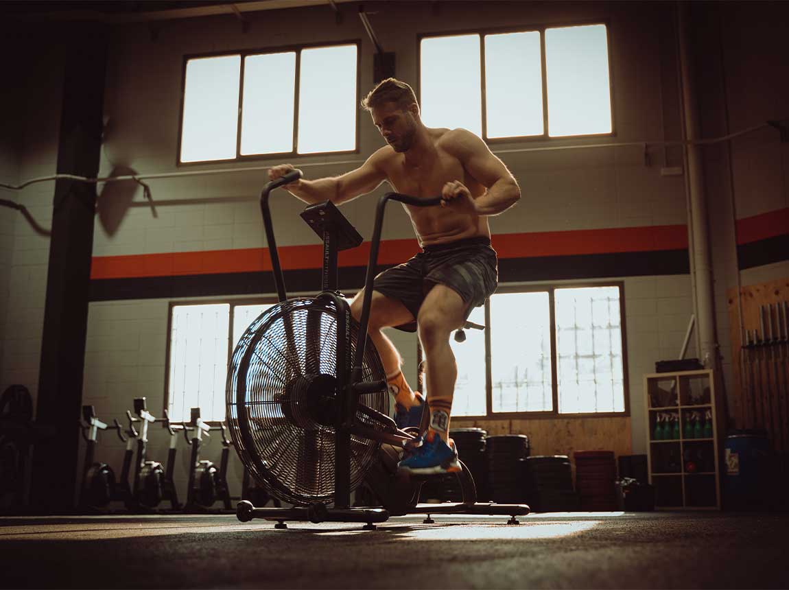 muž &ndash; ergobike &ndash; crossfit