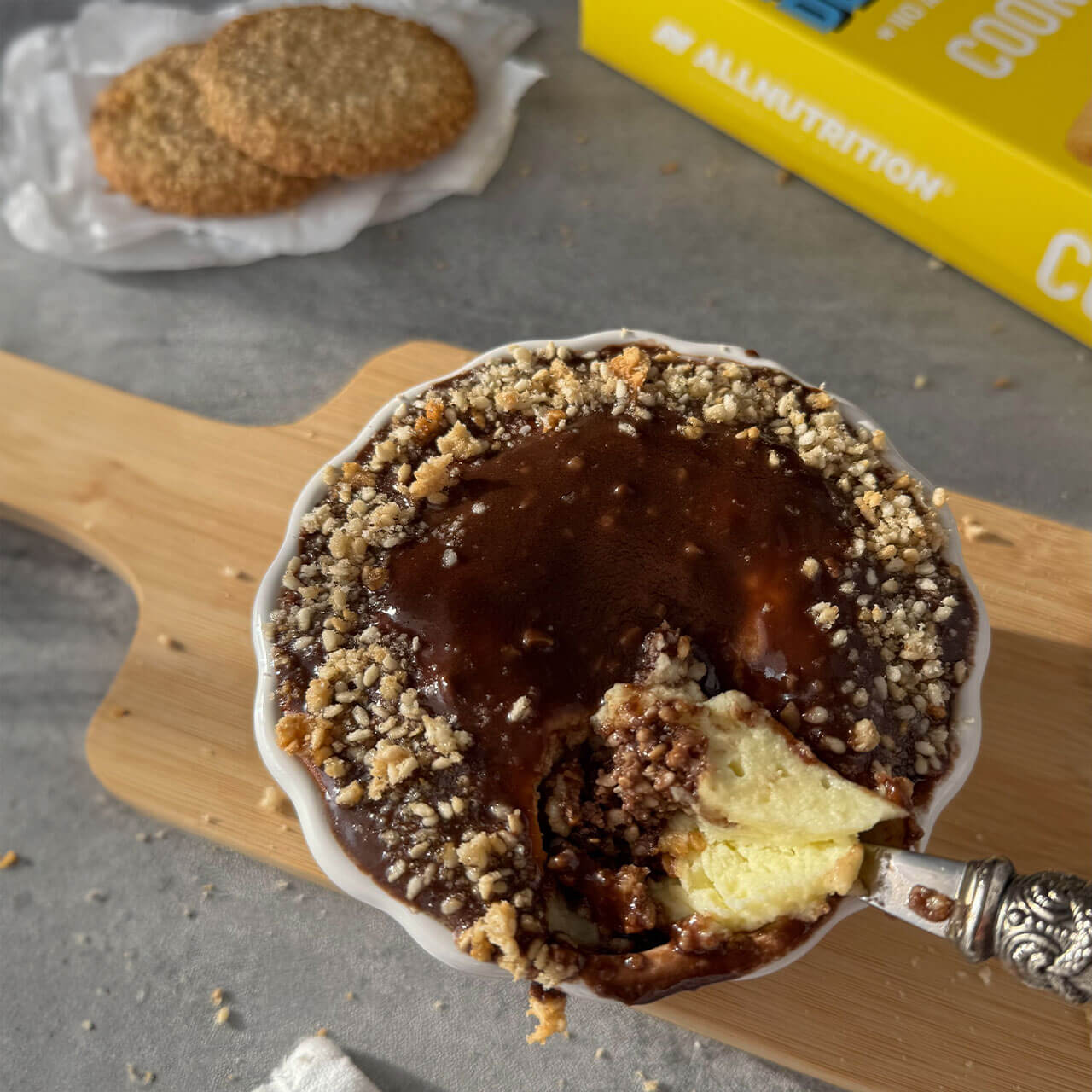 jednod&aacute;vkov&yacute; tvarohov&yacute; dort na su&scaron;enkov&eacute;m spodku