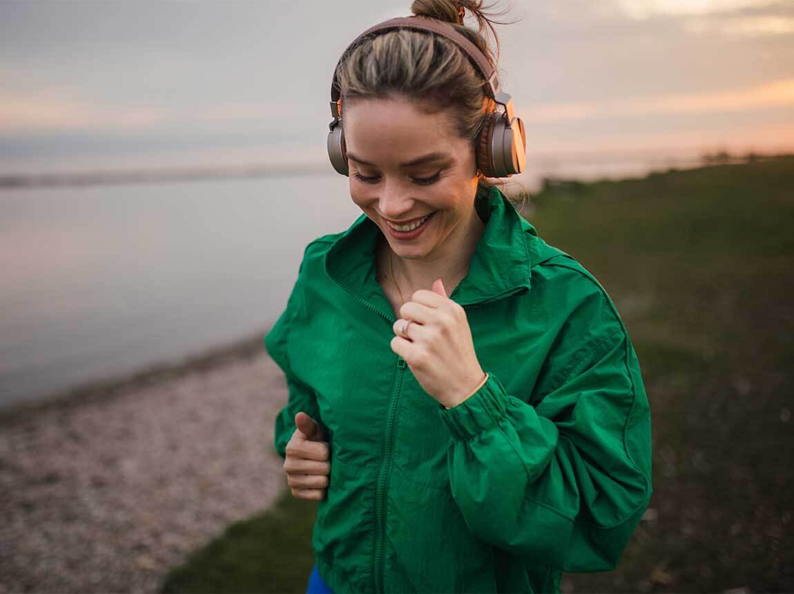 žena &ndash; kardio tr&eacute;nink nalačno