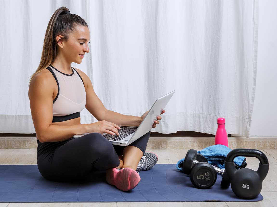 žena s kettlebellem