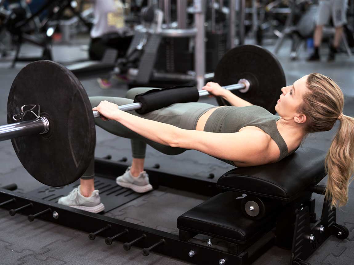 žena &ndash; silov&yacute; tr&eacute;nink