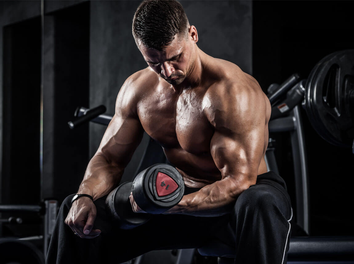 muž - trénink na vypracování postavy