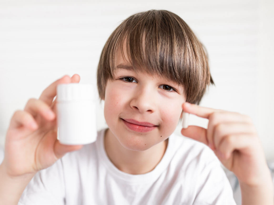 dítě s železnými kapslemi