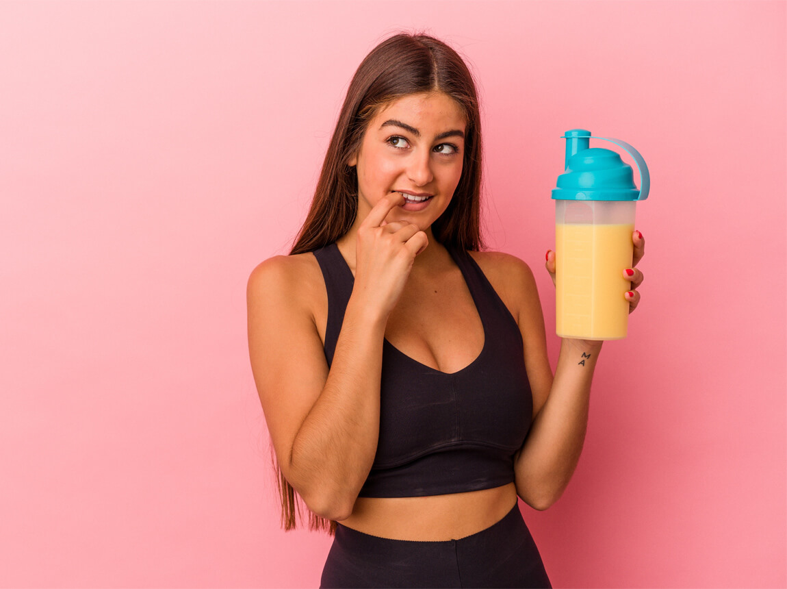 žena - proteinový koktejl 