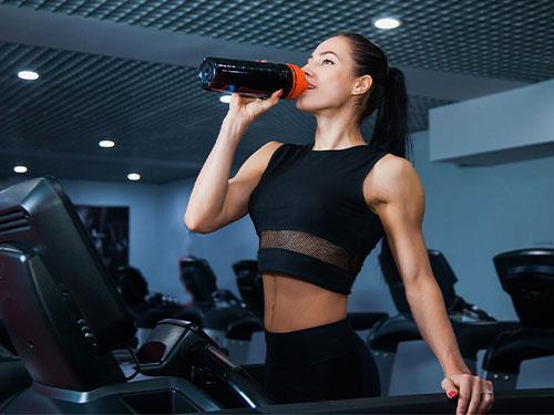 Kolik kreatinu denně? Průvodce dávkováním pro aktivní osoby