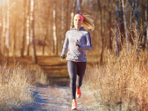 Fyzická aktivita v zimě a chladné dny – jak cvičit venku?