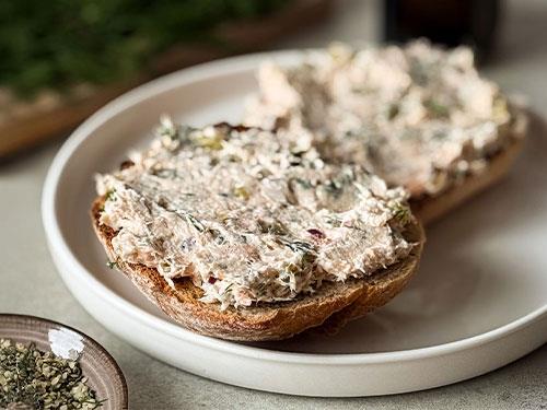 Recipe for salmon and horseradish cream cheese spread