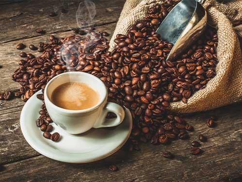 Kolik kofeinu obsahují káva, čaj a yerba mate?