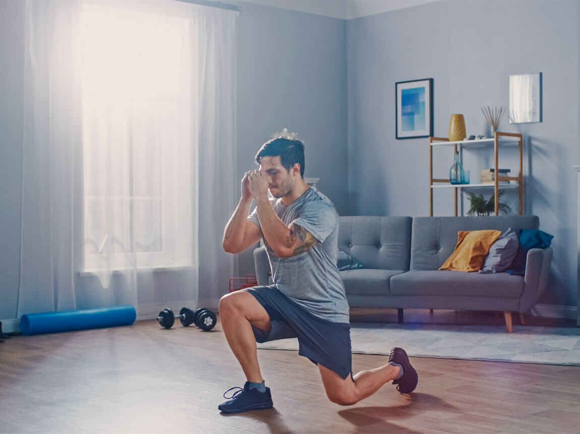 muž, trénink nohou doma