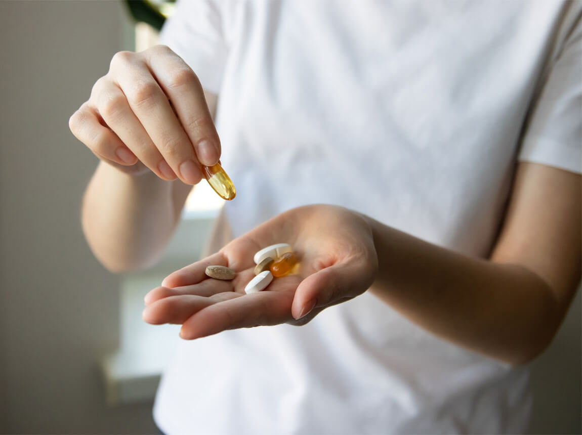 žena - omega 3 v kapsl&iacute;ch