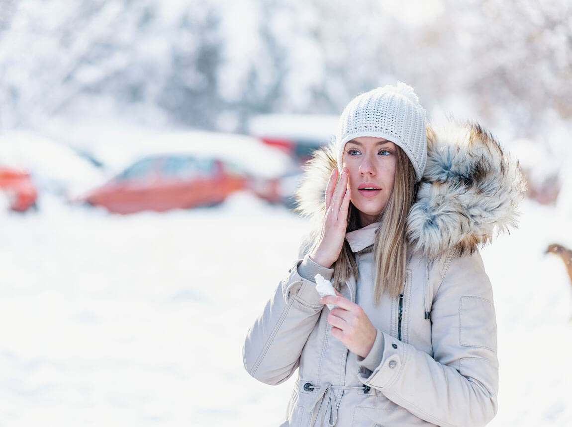 žena &ndash; zima, upraven&aacute; pleť 