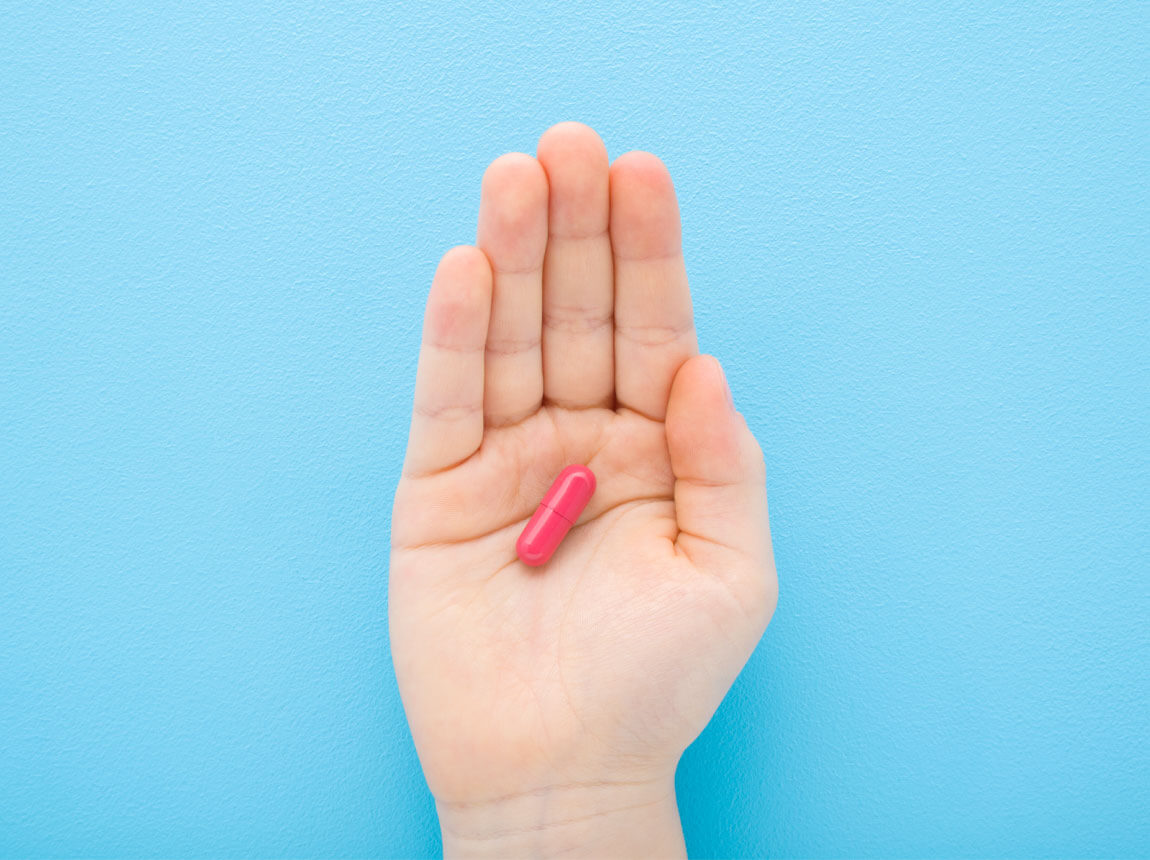 železná kapsle na dětské ruce